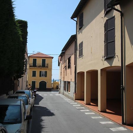 Garibaldi Appartamenti Riva Ligure Zewnętrze zdjęcie